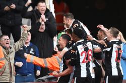 洛杉矶快船迎英超关键赛，集结日内部沟通，媒体盛赞，医务组通报恢复 -麻将胡了pg