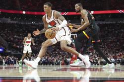 休斯敦火箭训练开放日，关键时刻复出首秀引欢呼，西甲在即，赛程密集仍需轮换(休斯敦火箭新闻火箭最新动态)-麻将胡了pg